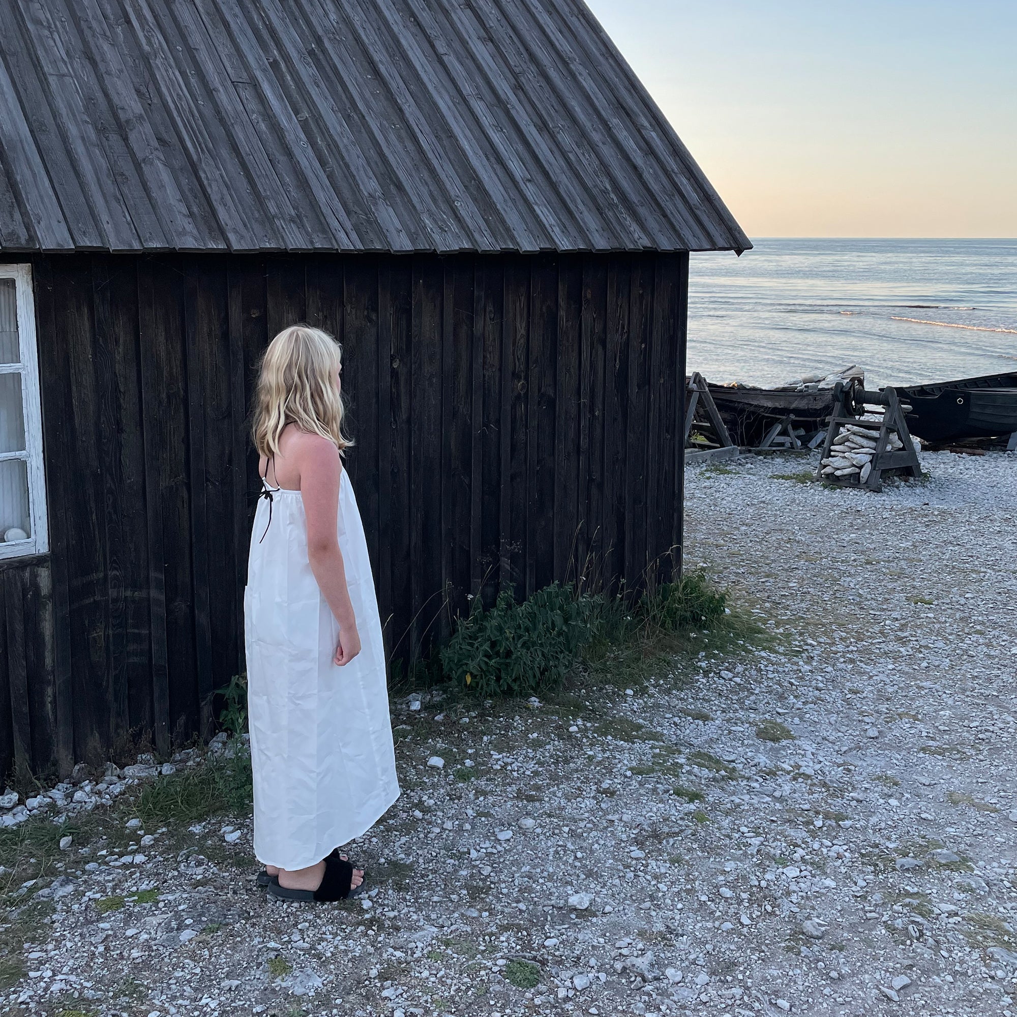 STRING SHOULDER DRESS - The Tiny Universe